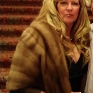 Neiman Marcus Mink Stole with 3,000. Written appraisal